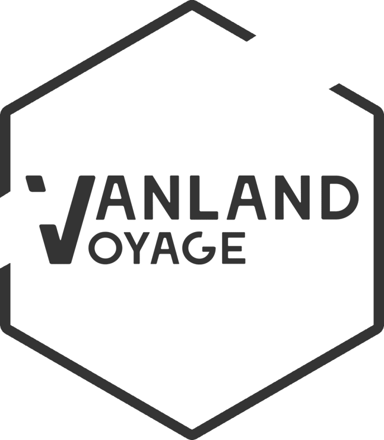 Logo Vanland VOYAGE, atelier spécialisé en aménagement van et rénovation à Tours.