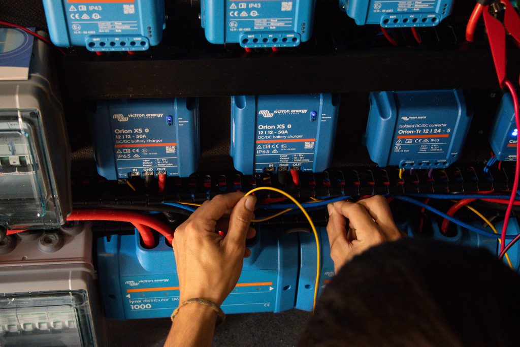Installation électrique conforme VASP avec marquage ECE R10 pour dossier DREAL.